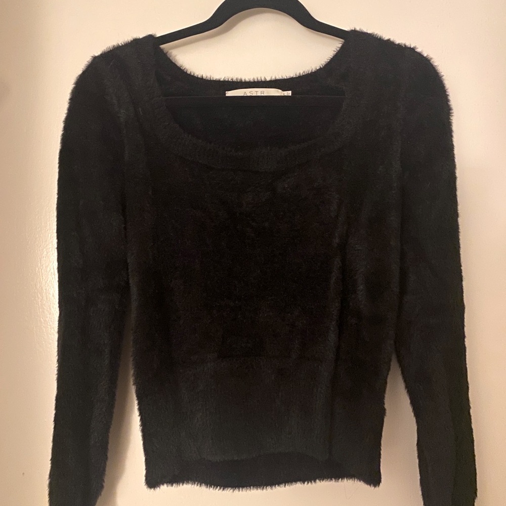 ASTR THE LABEL- fuzzy sweater